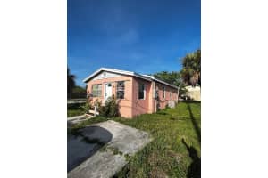 1601 N 17th Street, Fort Pierce, FL 34950 - MLS#R11117033