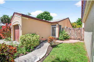 19 NW 44th Terrace, Deerfield Beach, FL 33442 - MLS#R11117132