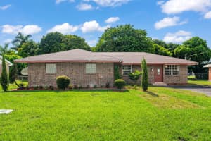 200 NW 10th Street, Belle Glade, FL 33430 - MLS#R11117232