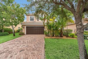 1939 Grey Falcon Circle Sw, Vero Beach