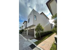 4663 NW 83rd Parkway, Doral, FL 33166 - MLS#R11117352
