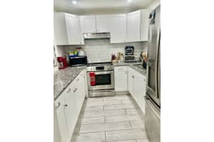 705 Lori Drive 115, Palm Springs