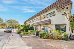 300 80th Street, Miami Beach, FL 33141 - MLS#R11117388