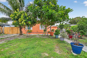 1007 Almeria Road, West Palm Beach, FL 33405 - MLS#R11117479