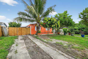 1007 Almeria Road, West Palm Beach, FL 33405 - MLS#R11117479