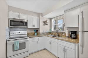 225 Bonnie Boulevard 208, Palm Springs, FL 33461 - MLS#R11117499