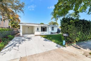 913 Avon Road, West Palm Beach, FL 33401 - MLS#R11117562