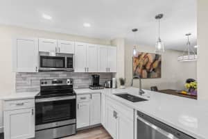 18 Stratford Drive, Boynton Beach, FL 33436 - MLS#R11117689