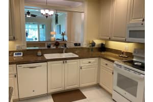 27 Harbour Isles Drive W 105 Hutchinson Island, FL 34949 - Off Market