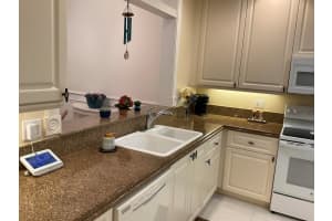 27 Harbour Isles Drive W 105 Hutchinson Island, FL 34949 - Off Market