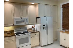 27 Harbour Isles Drive W 105 Hutchinson Island, FL 34949 - Off Market