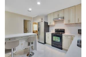 1196 19th Avenue SW, Vero Beach, FL 32962 - MLS#R11117916