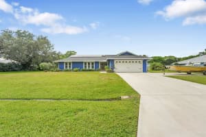 3050 SE Bur Street, Port Saint Lucie, FL 34952 - MLS#R11118067