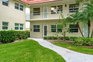 8 Vista Palm Ln 103, Vero Beach