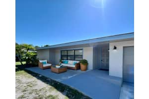 356 SE Prima Vista Boulevard, Port St Lucie, FL 34983 - MLS#R11118233