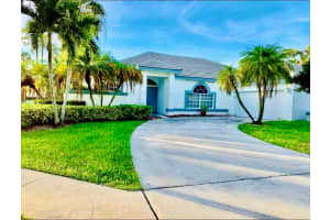 1103 Lake Breeze Drive, Wellington