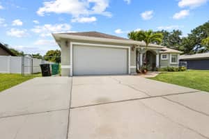 2532 SE Leithgow Street, Port Saint Lucie, FL 34952 - MLS#R11118373