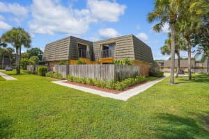 2435 24th Way, West Palm Beach, FL 33407 Sold 10/24/25