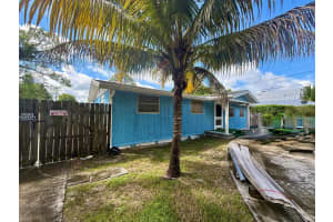3752 SE Lincoln Street, Stuart, FL 34997 - MLS#R11118572