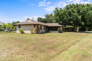 450 Columbus Street E, Sebastian, FL 32958 Sold 10/31/25