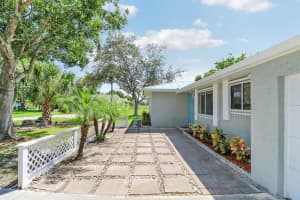 2125 SE East Dunbrooke Circle, Port Saint Lucie, FL 34952 - MLS#R11118672