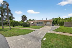 721 Huckleberry Lane, North Palm Beach