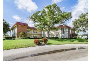 98 Spring Lake Drive 205, Vero Beach, FL 32962 - MLS#R11118714