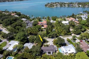 229 W Riverside Drive, Jupiter, FL 33469 Sold 09/17/25