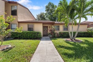 908 Lakeview Circle, Royal Palm Beach