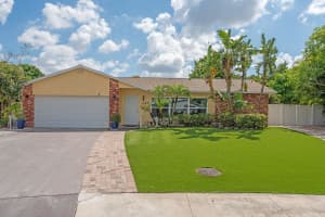 1460 Woodcrest Road E, West Palm Beach, FL 33417 - MLS#R11118902