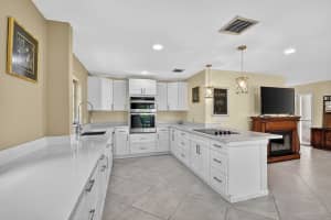 324 Orange Tree Drive 5, Lantana