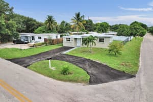 6301 Hayes Street, Hollywood, FL 33024 Sold 10/17/25