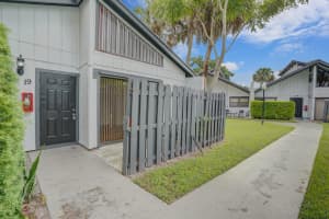 100 Sparrow Drive 19, Royal Palm Beach, FL 33411 - MLS#R11119333