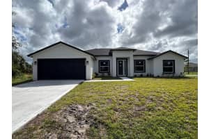 698 Mexia Street Sw, Palm Bay