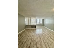 905 Brickell Bay Drive 1223, Miami