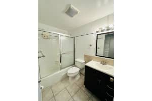 905 Brickell Bay Drive 1223, Miami, FL 33131 - MLS#R11119543
