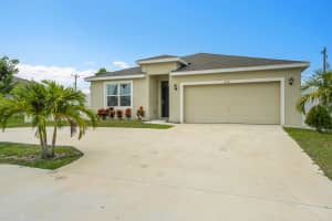 418 NW Airoso Boulevard, Port Saint Lucie, FL 34983 - MLS#R11119605