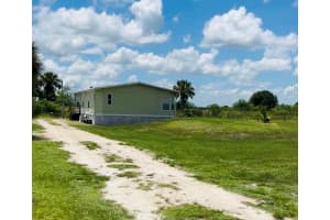 344 Pine Lane, Clewiston
