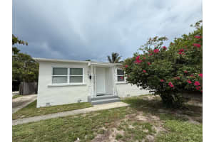 247 Silver Beach Road, Lake Park