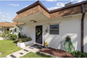417 Sw Natura Avenue B, Deerfield Beach