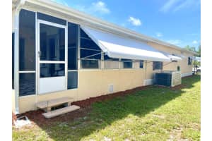 19 Camino Del Rio, Port Saint Lucie, FL 34952 - MLS#R11119992