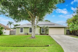 655 SE Ron Rico Terrace SE, Port Saint Lucie, FL 34983 - MLS#R11119996
