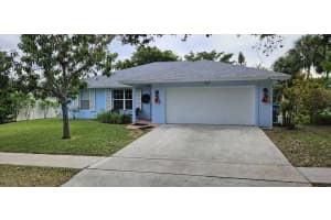 946 Julia Heights Drive, Lantana