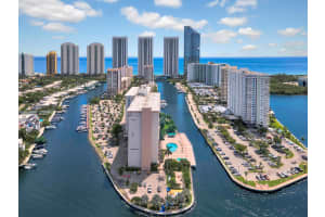 400 Kings Point Drive 1524, Sunny Isles Beach, FL 33160 - MLS#R11120195