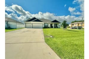 418 Sw Namoit Place, Port Saint Lucie
