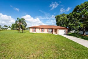 2175 SE Heathwood Circle, Port Saint Lucie, FL 34952 - MLS#R11120351