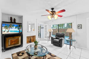 844 Springdale Circle, Palm Springs, FL 33461 - MLS#R11120356