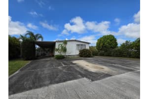 182 Se Riverbend Street, Stuart