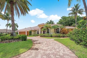 589 N Country Club Drive, Atlantis, FL 33462 Sold 10/31/25