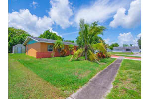 663 20th Place SW, Vero Beach, FL 32962 - MLS#R11120728